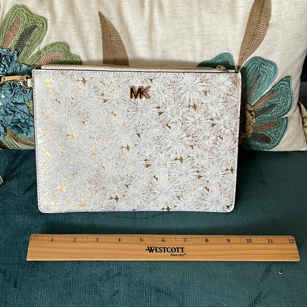 MK clutch